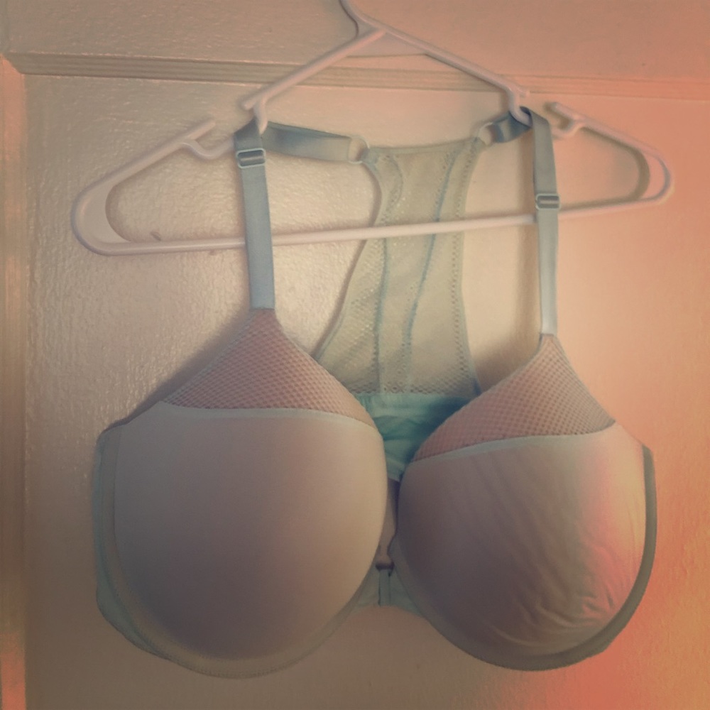 Victoria’s Secret t-shirt Push Up (38 DDD) 💚